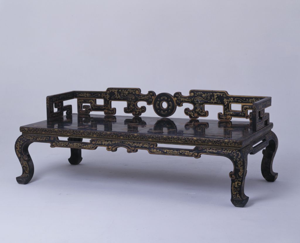 图片[1]-Black-painted golden curly grass and crutch bed-China Archive